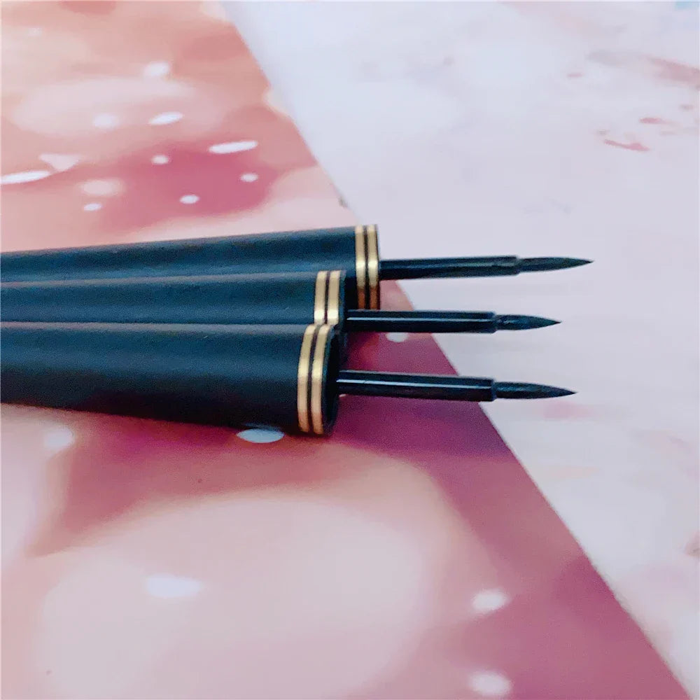 Stylo eye liner liquide noir impermeable